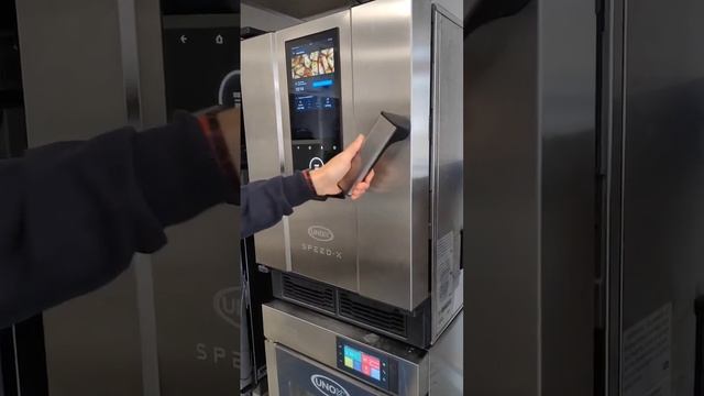 Жареный картофель за 3 минуты в высокоскоростной комбинированной печи с автоматической мойкой UNOX смотреть онлайн