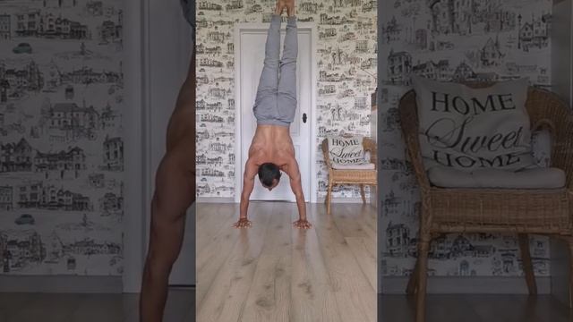 Урдхва Куккутасана и стойка на руках #йога #асана #воркаут #калистеника #workout#yoga #asana смотреть онлайн