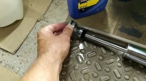 РАЗБИРАЮ ВИЛКУ НА BAJAJ DOMINAR. ОБСЛУЖИВАНИЕ ПЕРЕДНЕЙ ПОДВЕСКИ, ЗАМЕНА МАСЛА