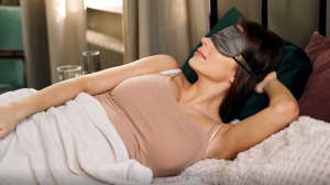 ДЕВУШКА СПИТ!.mp4