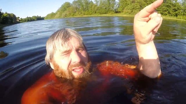 КУПАНИЕ В РЕЧКЕ / БАНЯ И ПЛОВ НА КОСТРЕ / ДПС ВСЁ ИСПОРТИЛ смотреть онлайн