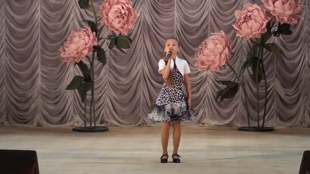 «Человек-чудак» Алина Умбетова солистка вокальной группы «Восходящие звезды» РДК ЦКС Советский райо смотреть онлайн