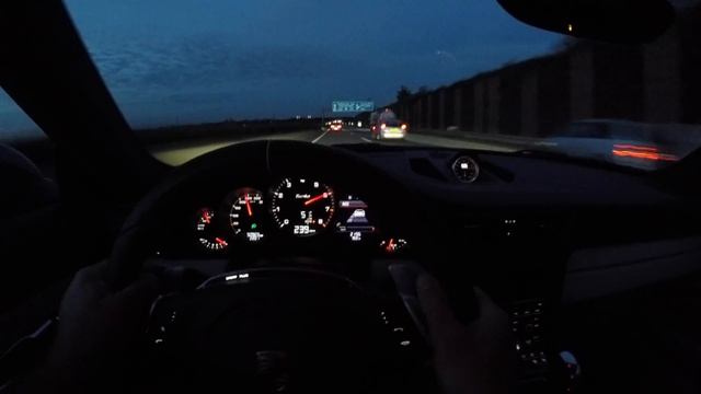 Porsche 911 991 Turbo vs Mercedes S 63 AMG Cabrio. 310 Km/h смотреть онлайн