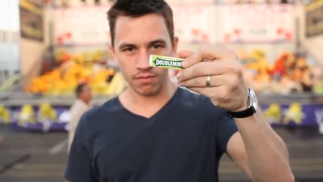 Sticky Situation (Magically UN-CHEW a Piece of Gum) смотреть онлайн