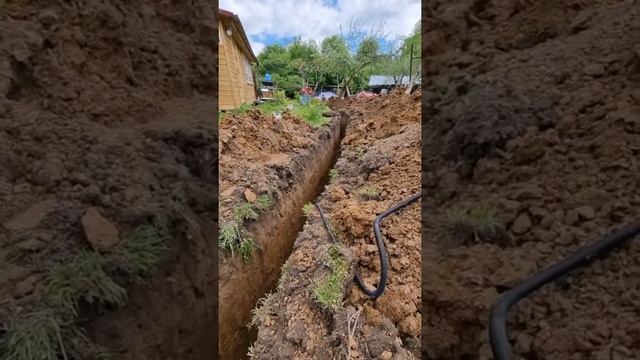 Копаем траншею для водопровода из колодца мини экскаватором - Быстро и качественно смотреть онлайн