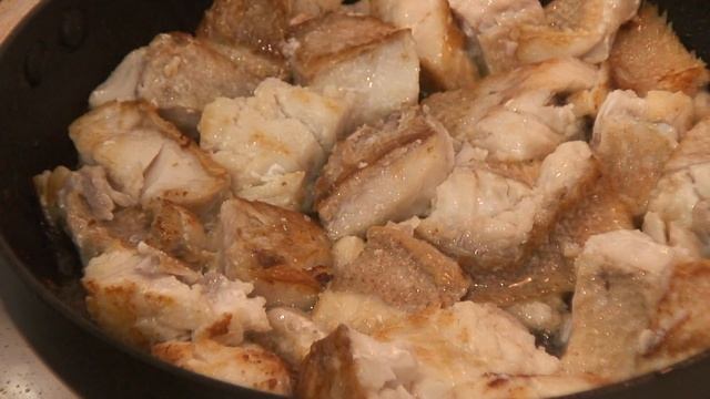 Жареная рыба с овощами. Изыскано и просто! (Fried fish with vegetables) смотреть онлайн
