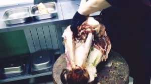 Голова, щеки язык ( разделка говядины ). meat cutting, meat, butcher, 肉,切肉,屠夫,猪肉,牛肉,羊肉,鸡,係食物呀！