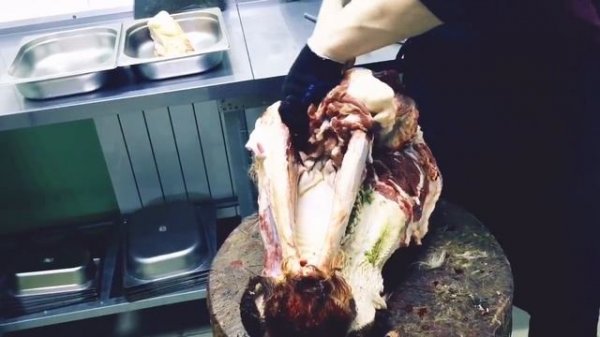 Голова, щеки язык ( разделка говядины ). meat cutting, meat, butcher, 肉,切肉,屠夫,猪肉,牛肉,羊肉,鸡,係食物呀!