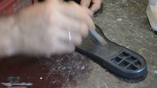 Как легко и просто приклеить к обуви подошву в домашних условиях смотреть онлайн