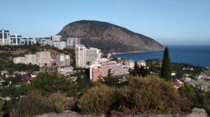 Панорама Гурзуфа с горы Болгатура