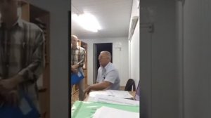 Мужик пришел за своей зарплатой