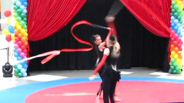 Интересный современный танец гимнасток смотреть онлайн