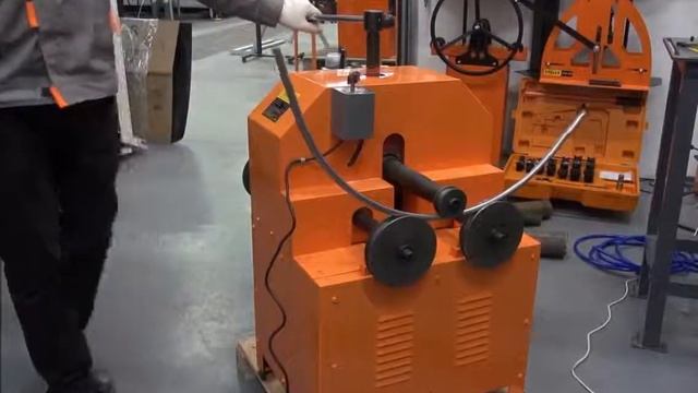 Гибка круглой трубы на электрическом трубогибе смотреть онлайн