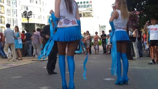 Дед зажигает с девчонками у Гринвича, Екатеринбург смотреть онлайн