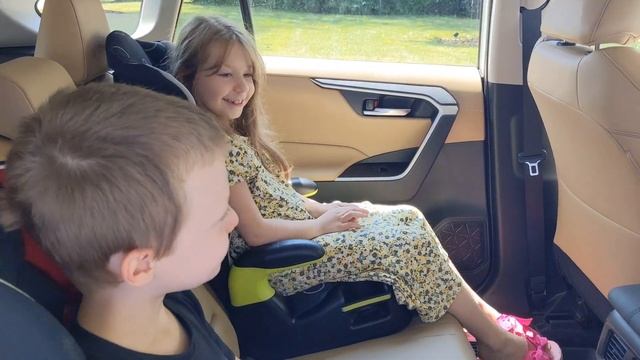 2022 Toyota RAV4 XLE walk-around смотреть онлайн