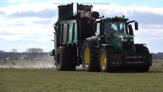 2021 | John Deere 6230R - Stuck In The Mud | Spreading Manure | K. Mulder