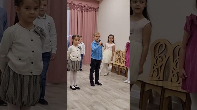 Первое выступление Максима в детском саду! Молодец, сынок! Поздравляем вас, мамочки, С ПРАЗДНИКОМ!