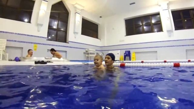 Грудничковое плавание с тренером Еленой Панян | Софія Sport смотреть онлайн