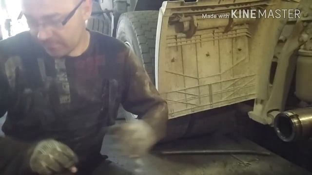 Замена задних тормозных дисков на MAN смотреть онлайн