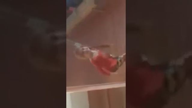 Ева занимается гимнастикой!