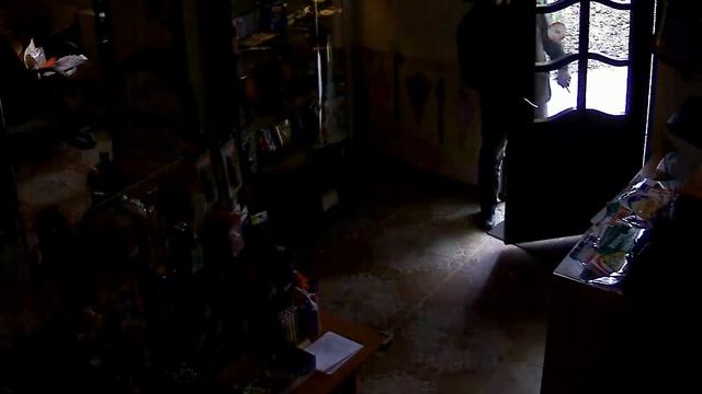 Незаконное отключение света в магазине 1 декабря 2014 года (видео №1) смотреть онлайн