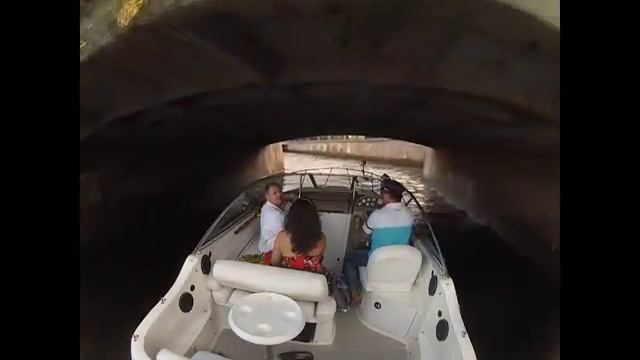 Прогулка по Неве на Bayliner 245 с довольным клиентом смотреть онлайн