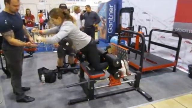 ФОРМАН Продактс. Обратное сгибание при помощи веса / Inverse curl machine смотреть онлайн