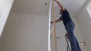 Способ поклейки обоев на потолок, как поклеить обои на потолок одному