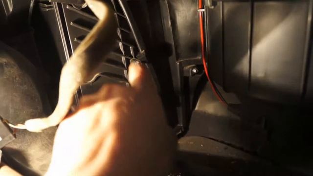 Opel Astra H - как поменять фильтр салона смотреть онлайн