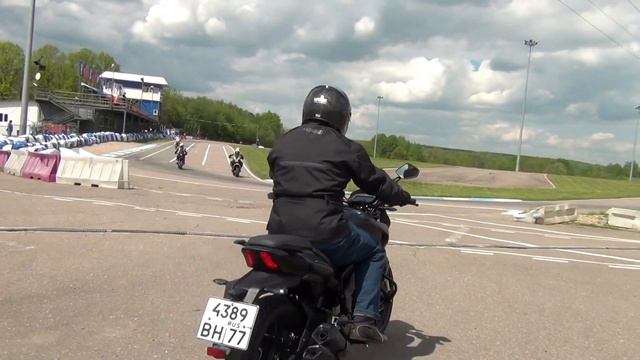 Обзор и тест мотоцикла Bajaj Dominar 400 смотреть онлайн