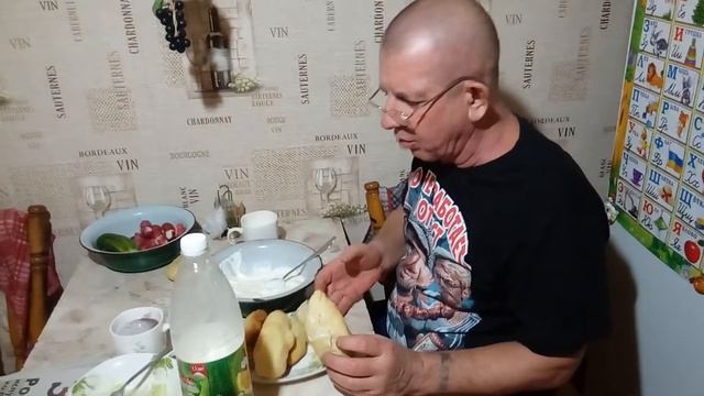 КАК ПРАВИЛЬНО КУШАТЬ ПИРОЖКИ