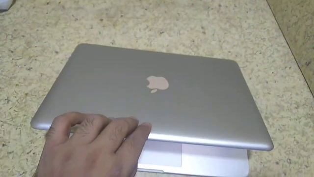 Apple Macbook ddr3 with Silver vinyl sheet-Whatsapp for details 0305-8688489 смотреть онлайн