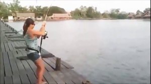 Пьяные девушки на рыбалке!!рыбалка от души!!!