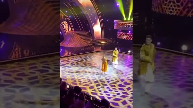 Дава и Дарья круто станцевали Индийский танец смотреть онлайн