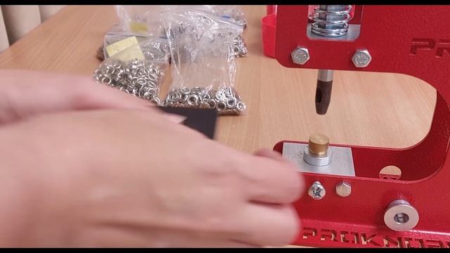 Установка люверсов прессом для установки фурнитуры / Обзор пресса для фурнитуры смотреть онлайн