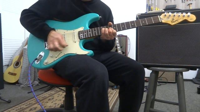 Teste Guitarra Strato Captadores Alnico V смотреть онлайн