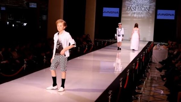 Модные наряды и костюмы на выпускной в саду для мальчика бренда Junona Fashion / Детский показ мод
