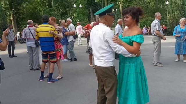 Моя любимая и нежная!!!??Танцы в парке Горького!!!??Харьков 2021 смотреть онлайн