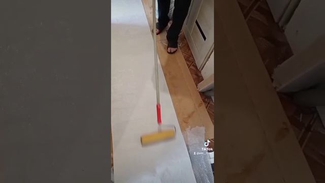 КАК КЛЕИТЬ ОБОИ