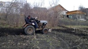 самодельная  почвофреза  в работе на самодельном минитракторе