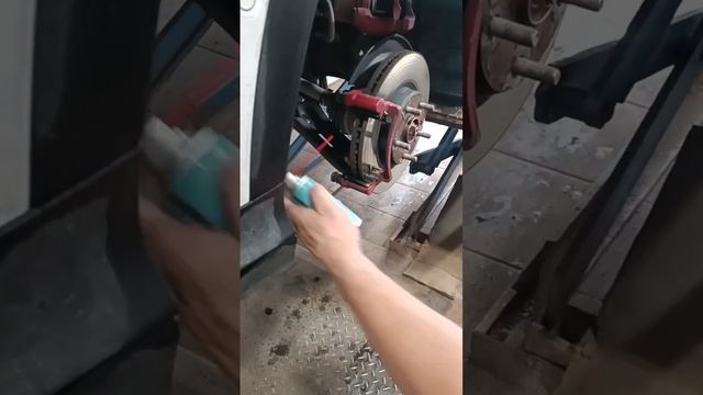 Geely coolray замена передних колодок пробег на колодках 20000 км. смотреть онлайн