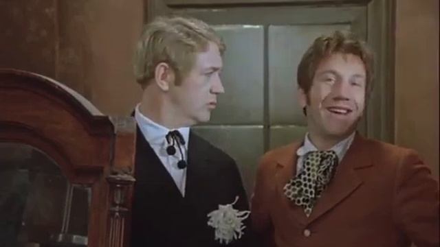 "Наштукатуренная! Вот она и стала молодой! ;))" смотреть онлайн