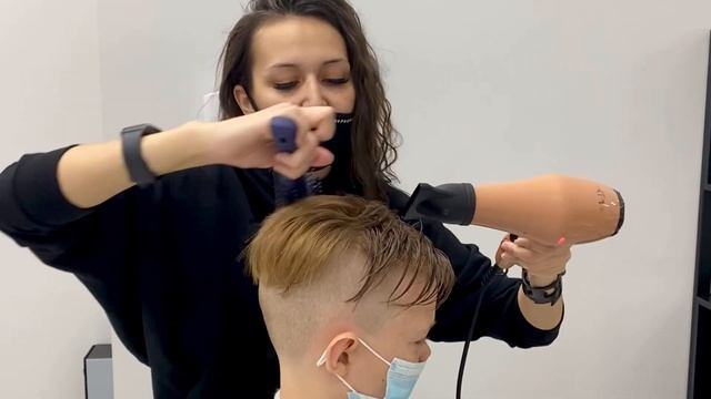 САМЫЕ СТИЛЬНЫЕ СТРИЖКИ 2021/КАК ПОДСТРИЧЬ И УЛОЖИТЬ СТРИЖКУ АНДЕРКАТ смотреть онлайн