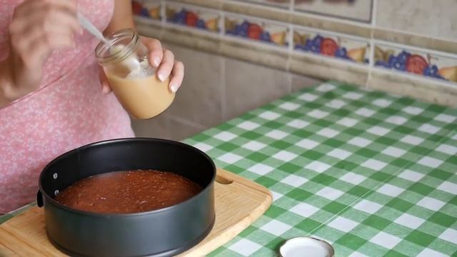 En kolay çikolatalı çay pastası! Самый ПРОСТОЙ ШОКОЛАДНЫЙ ПИРОГ К ЧАЮ! смотреть онлайн