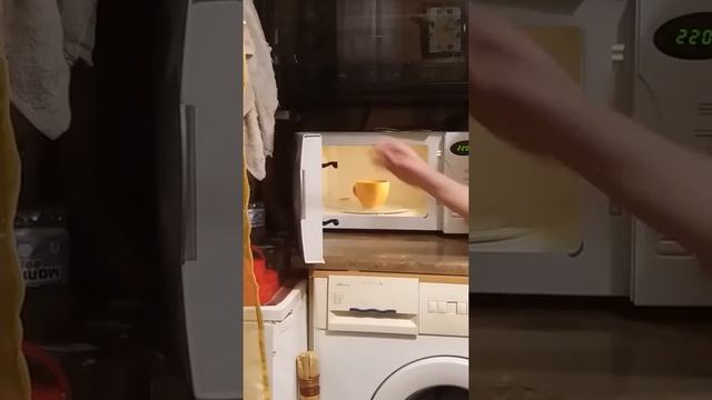 Чашка в микроволновке смотреть онлайн