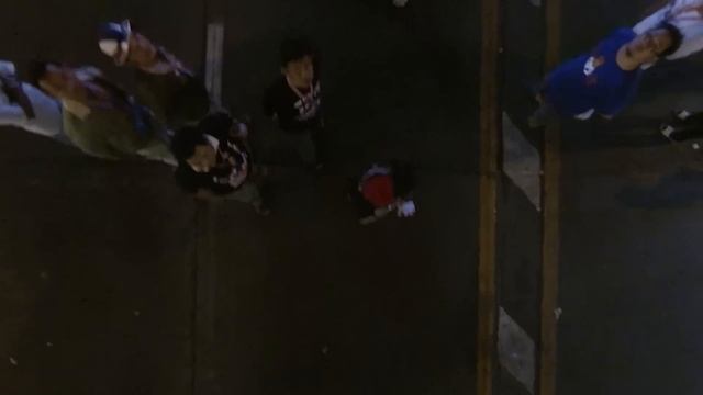 Bangkok Shutdown - onlookers all turn around for my drone смотреть онлайн
