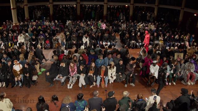 Walter Van Beirendonck Menswear Fall/Winter 2023/24 Paris смотреть онлайн