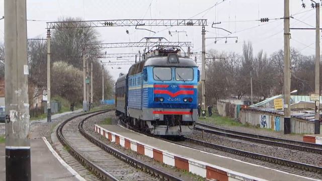 Электровоз ЧС4-059 с поездом Львов - Москва смотреть онлайн