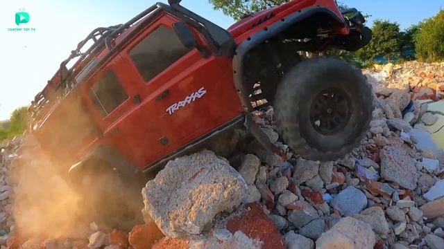 RC Ford Bronco Vs Landrover Defender Traxxas Unboxing & Fight - Chatpat toy tv смотреть онлайн