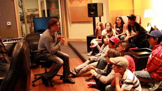 Heitor Pereira Records Song With Students смотреть онлайн